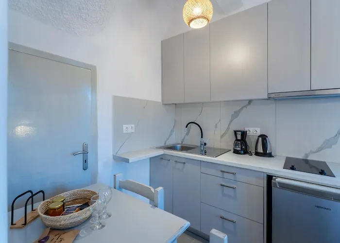 Lavender Minimal Appartement Alikí